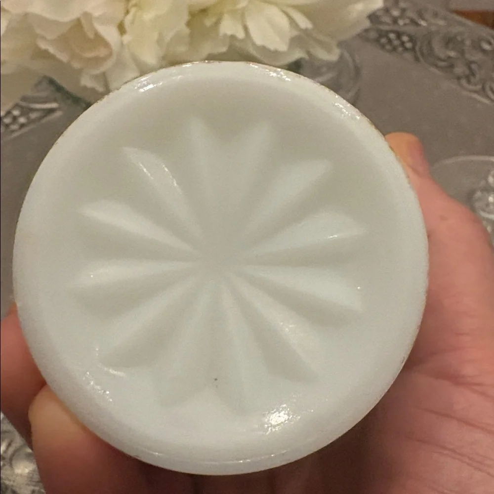 Elegant  Vase Vintage Hazel Atlas Milk Glass Starburst Pattern Ruffle Edge